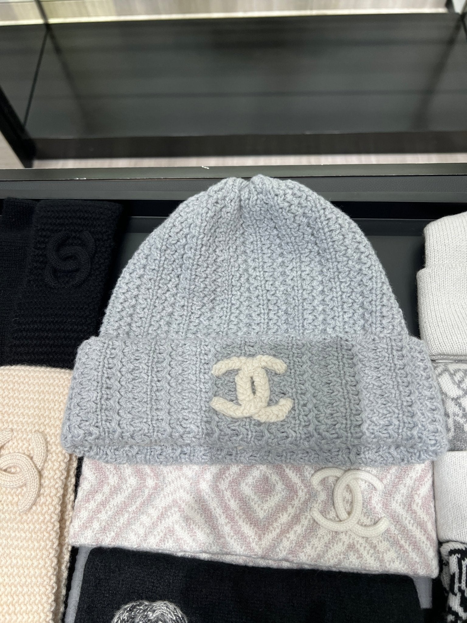 chanel ビーニー CHANELのニットキャップ ビーニーを使った人気