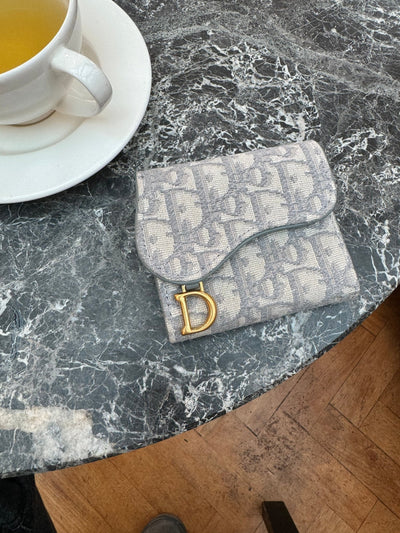 CHRISTIAN DIOR Saddle Lotus Wallet | 迪奧 老花銀包 (多色) - LondonKelly 英國名牌代購