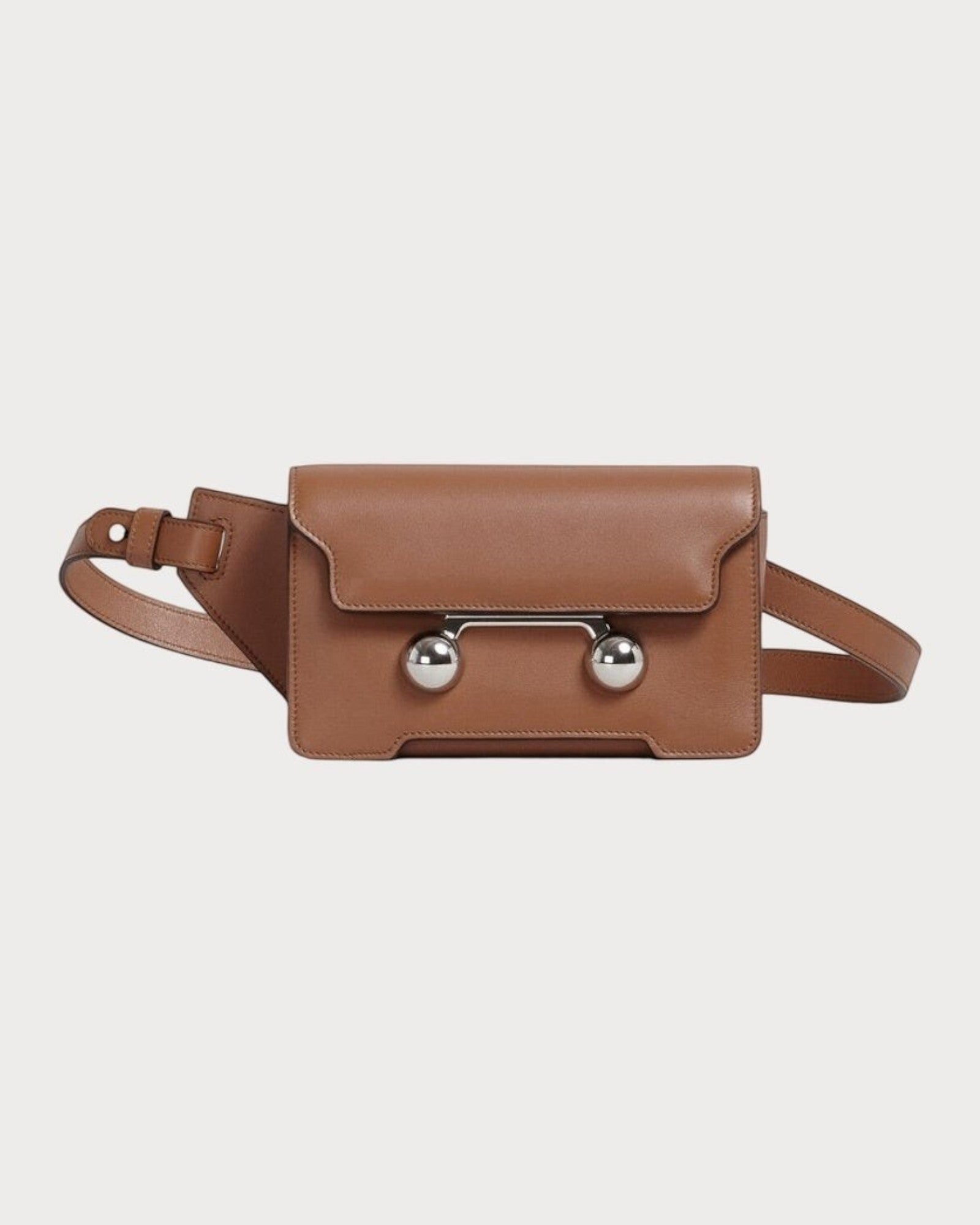 【美品】マルニ 【MARNI】 TRUNKAROO クロスボディバッグ ブラウン レザー製 トランカルー シナモン バムバッグ ミニ ベルトバッグ ウエストポーチ 斜め掛け オーバーサイズスタッズ MUMQ0022U0P694800M35 Trunkaroo Crossbody bag【Aランク】【中古】 MARNI - 【美品】マルニ 【MARNI】 TRUNKAROO クロスボディバッグ