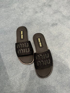 MIU MIU Raffia-Effect Woven Fabric Slides | 繆繆 拖鞋 (黑色) - LondonKelly 英國名牌代購