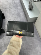 BALENCIAGA Hourglass Flat Pouch with Flap | 巴黎世家 手袋 (黑色)