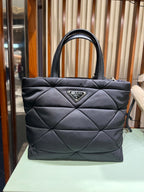 PRADA Small Re-Nylon Padded Tote Bag | 普拉達 手提袋 (黑色)