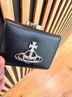 VIVIENNE WESTWOOD Compact Wallet | 西太后 銀包 (黑色) - LondonKelly 英國名牌代購